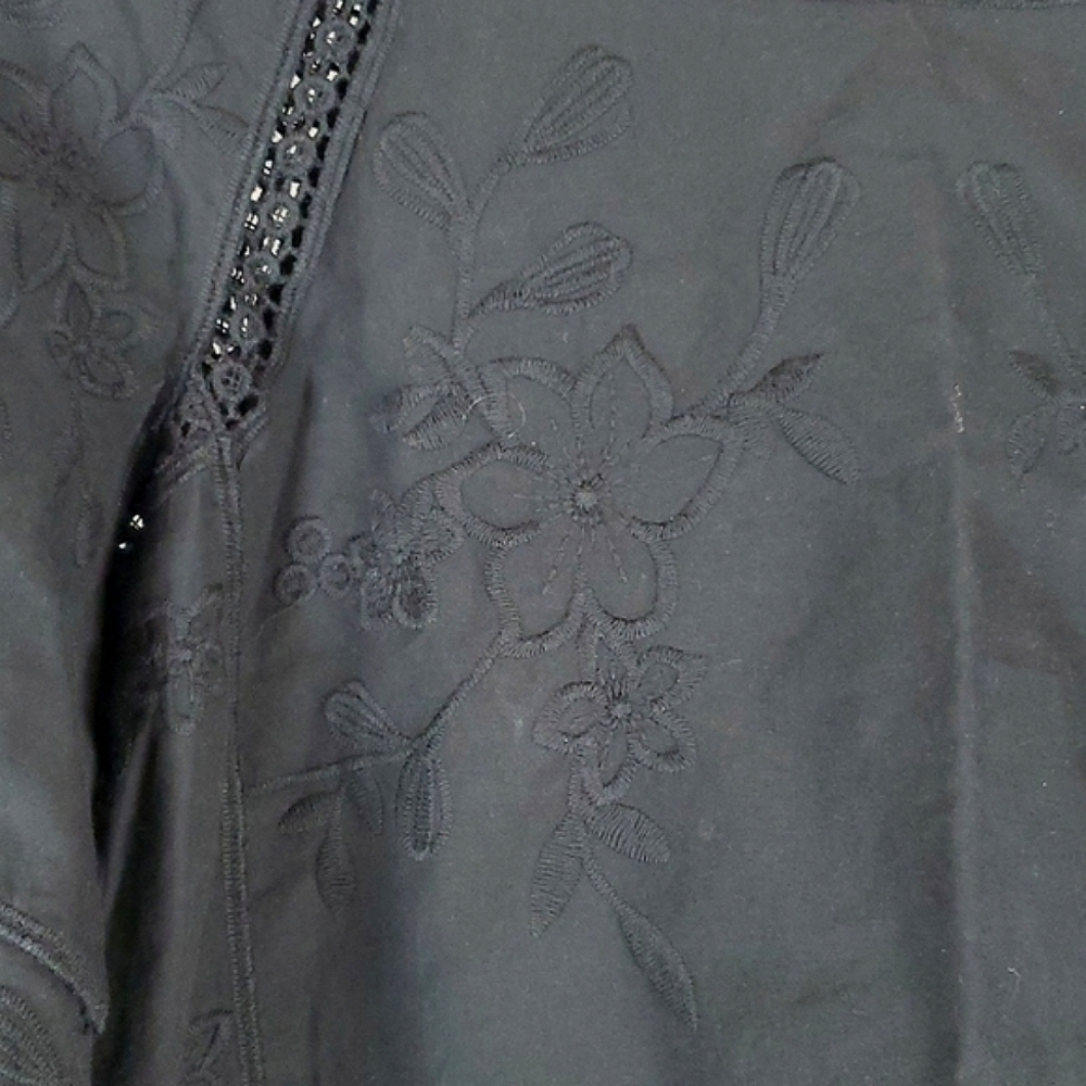 Soft Surroundings Black Floral Embroidered Crochet Hem‎ Blouse Top - Picture 5 of 8